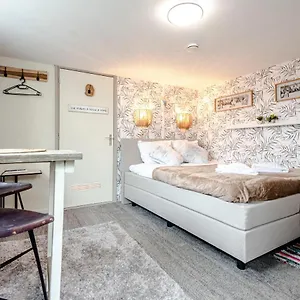  Apartment Sea Corner