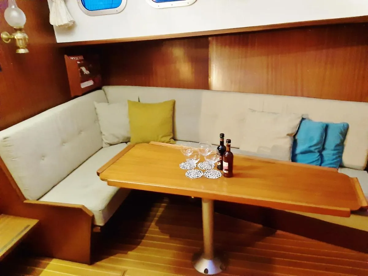 Hotel Motor Yacht Almaz à Amsterdam 0*,  Pays-Bas
