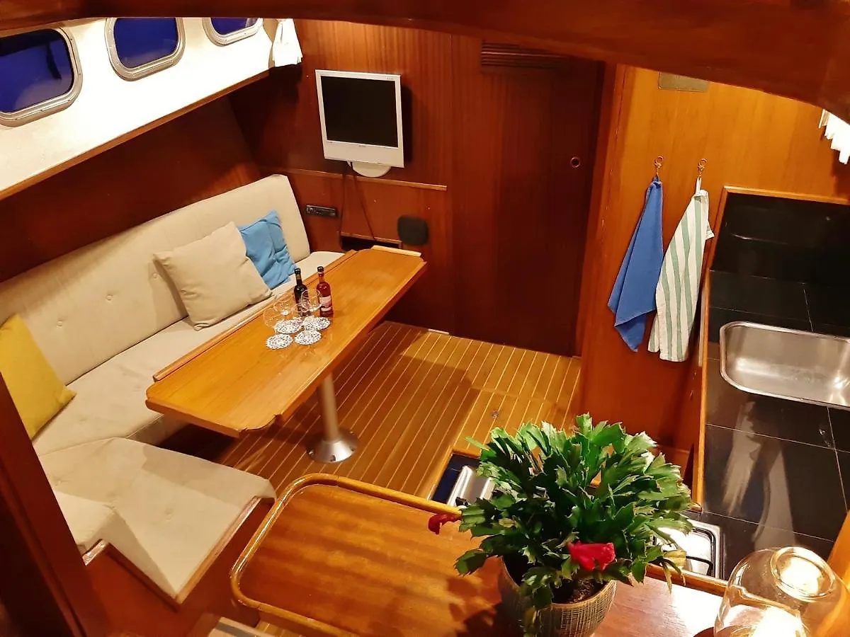 Hotel Motor Yacht Almaz à Amsterdam Bateau-hôtel